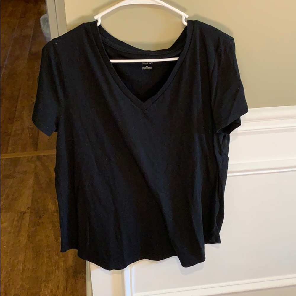 Black v neck t